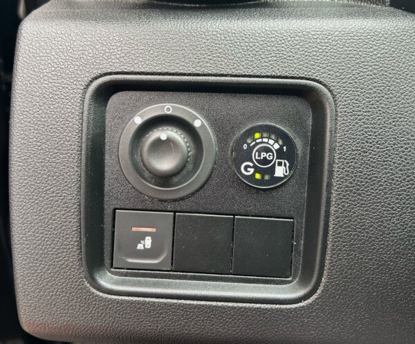 Dacia Duster 1.0 tce Prestige gpl neopatentati promo - immagine 11