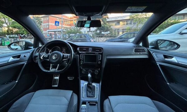 Volkswagen Golf 1.6 tdi R-Line dsg neopatentati promo - immagine 9