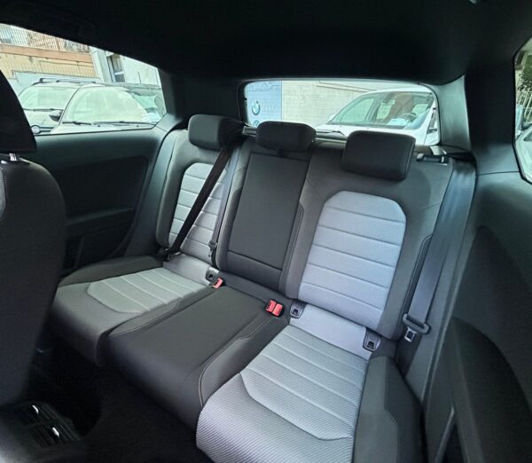 Volkswagen Golf 1.6 tdi R-line neopatentati promo - immagine 13