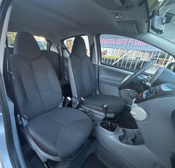 Toyota Aygo 1.0 neopatentati - immagine 10