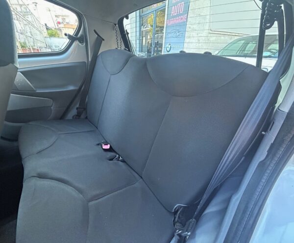 Toyota Aygo 1.0 neopatentati - immagine 12