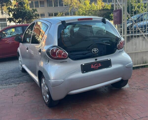 Toyota Aygo 1.0 neopatentati - immagine 5