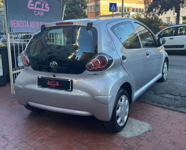 Toyota Aygo 1.0 neopatentati - immagine 6