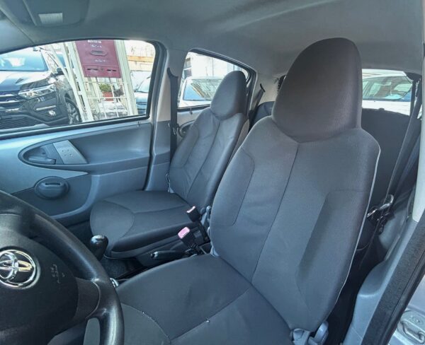Toyota Aygo 1.0 neopatentati - immagine 9