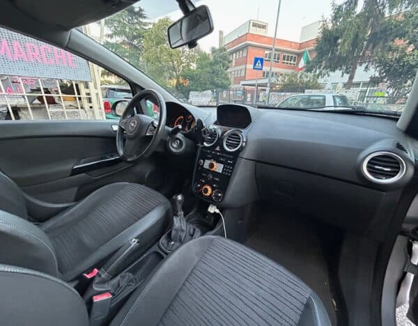 Opel Corsa 1.2 neopatentati - immagine 7