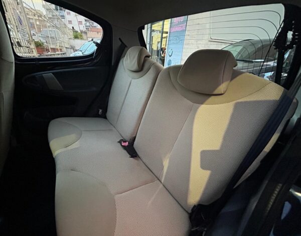 Peugeot 107 1.0 neopatentati - immagine 11