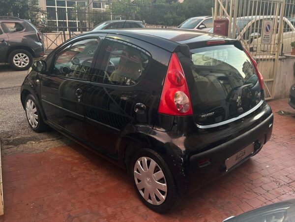 Peugeot 107 1.0 neopatentati - immagine 5